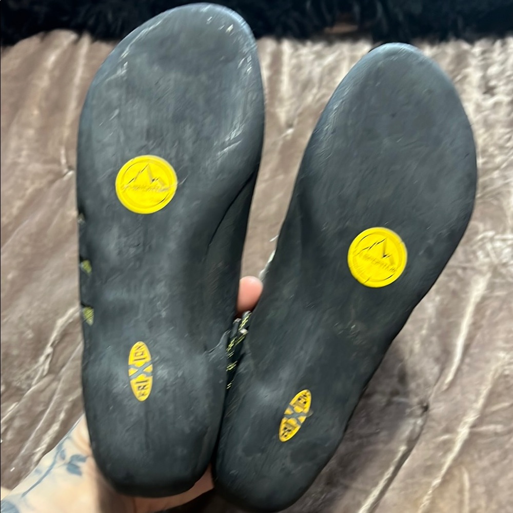 La Sportiva Kids Climbing Shoes - Black and Green - Picture 3 of 3